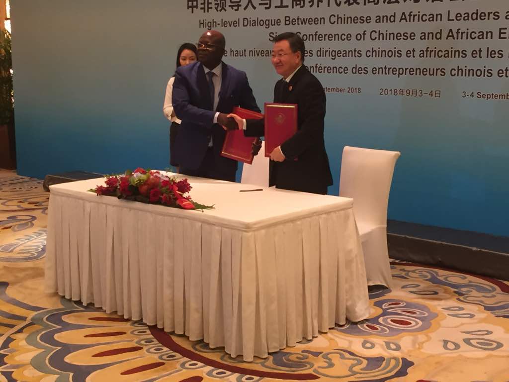 cci_togo's tweet photo. Signature du MOU ce mardi 04 Septembre 2018 entre Mr Essohouna MEBA, Président de la Chambre de Commerce et d’Industrie du Togo (CCIT) et Mr JIANG Zengwei, Président du Conseil pour la Promotion du Commerce International Chinois (CCPIT) https://t.co/P6hmNNHsJp
