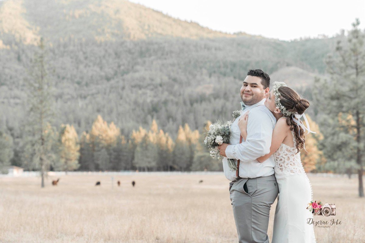 DezeraeJobe's tweet photo. #dezeraejobephotography #portraitphotography #weddingphotography #southernoregonphotographer #bridemagazineworthy #brideinspiration #llama #oregonphotographer #travelingphotographer #oregonmountains #letmebeyourphotographer #bookme #letmebeyourphotographerchristinaaguilera https://t.co/vGUw55J0EP
