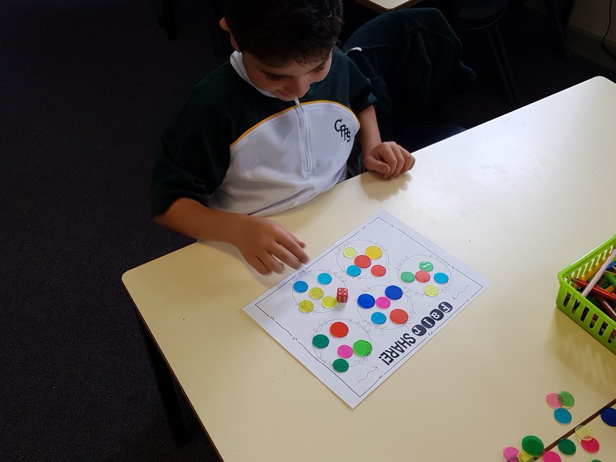 We are learning to make groups of.🤹‍♂️🤹‍♀️ in maths today.