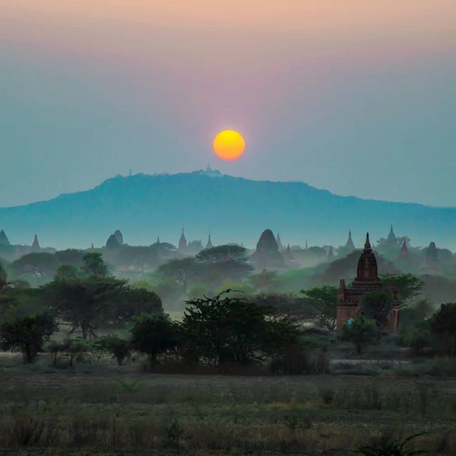 Amazing 🌅 @Myanmar
.
.
.
#orangesun
#amazingasia
#sunsetlove
#goldenestunde
#fierysky
#igasia
#southeastasiatravel
#landschaftsfoto
#shotsofresh
#yangon
#yangonlife
#goodbyesun
#sunsetphotography
#skybrilliance
#sunsetmood
#mist
#ig_amazingnature
#ge… ift.tt/2NhjZe4