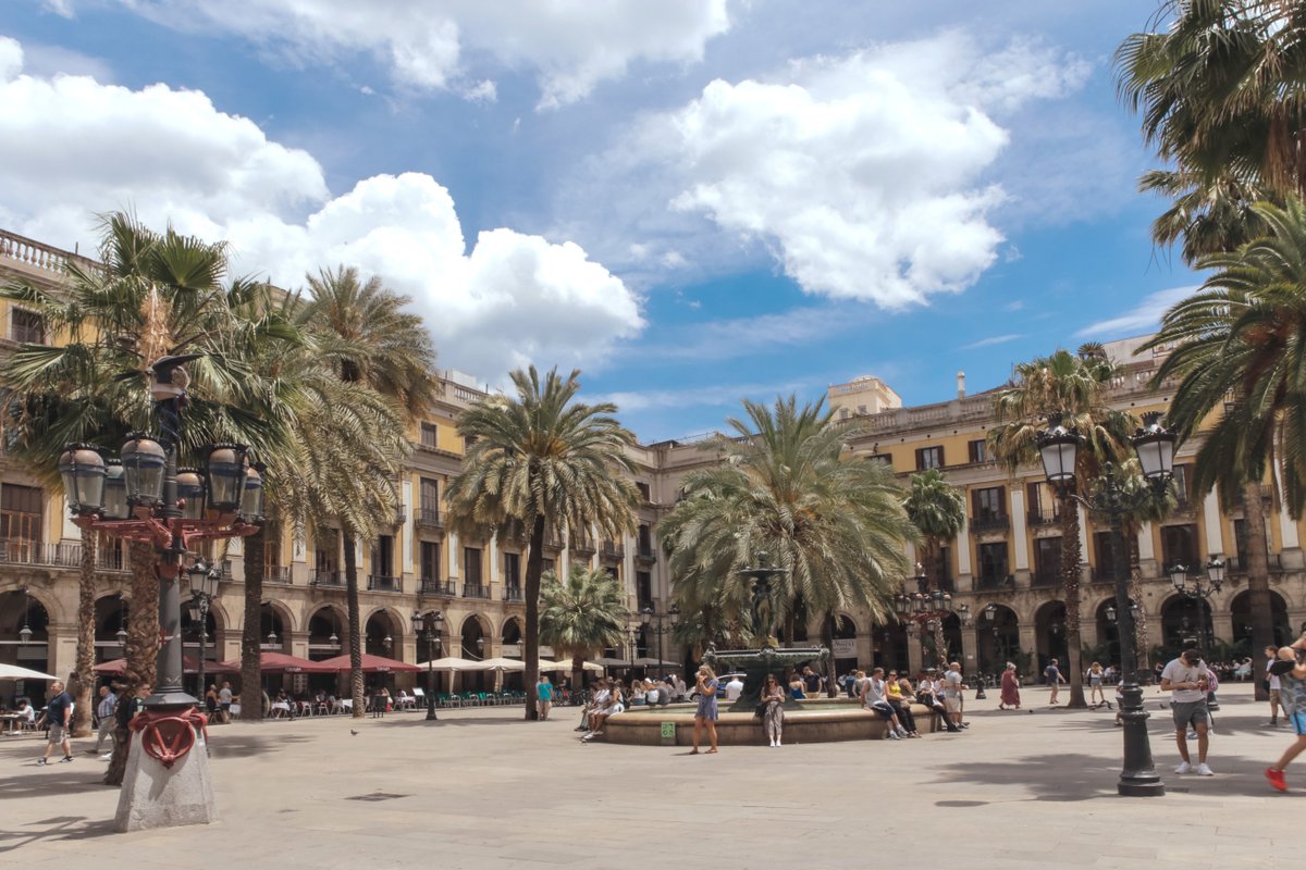 ¿Sabías que las farolas de nuestra vecina, La Plaza Real, son de Antoni Gaudí? Destacan el casco alado de Mercurio y las serpientes enroscadas. Y es que en los detalles está la excelencia… ¡como en la cocina!

#authenticitybyunicohotels