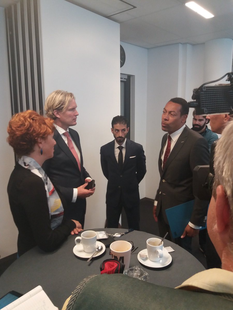 Samen met gedeputeerde provincie Flevoland <a href="/JanNicoAppelman/">Jan-Nico Appelman</a> petitie voor behoud van Penitentiaire Inrichting in Almere aangeboden aan leden van vaste Kamercommissie Justitie &amp; Veiligheid. Hiermee wordt Tweede Kamer opgeroepen het Kabinetsbesluit PI Almere te sluiten, te herroepen