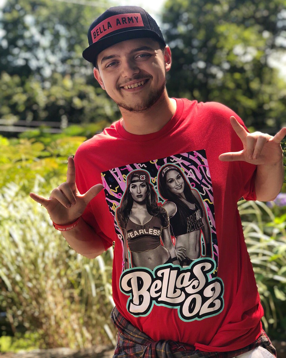 TKOkocenko's tweet photo. @BellaTwins so happy yโall are back in the ring!!! Happy rep some new bella merch!!! Keep killing it and Iโll see yโall in Philly!!! #BellaTwinsGuy #BellasAreBack #wweshopshots https://t.co/Y2gVUcxM80