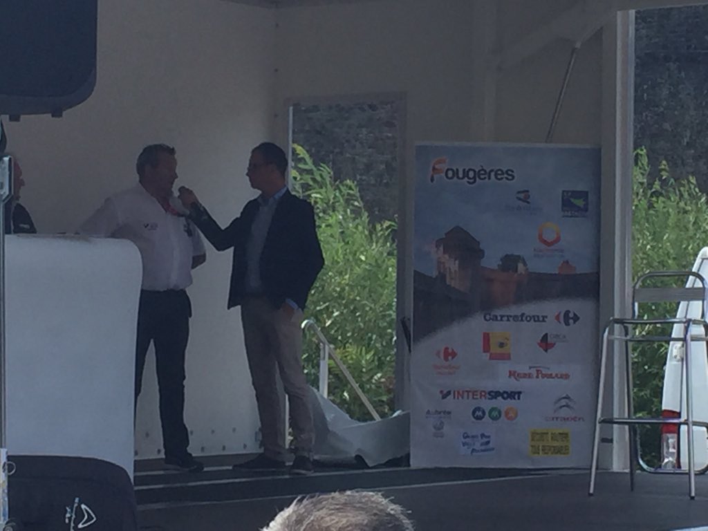FRJJDOK's tweet photo. Il est là le vrai vélo #GPFOUGERES top repas avec les 200 bénévoles puis place a la course où il y a du lourd @yann_guyot @Maxime_Cam @Fabien_Schmidt @Maxime_Renault @julian_lino Une tres belle classique bretonne Une superbe organisation #jjdokpasseunebellejournee 🤗🤗 https://t.co/VCFvvKXwIS