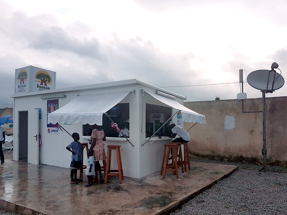 AfriqueTelecom's tweet image. Samedi 1er septembre a eu lieu l'inauguration de la première boutique sociale Baobab, à Grand Akoudzin en Côte d'Ivoire.
Baobab utilise la solution hotspot TamTam pour distribuer de la connectivité wifi aux usagers dans le village.
bit.ly/2MI8Pjj