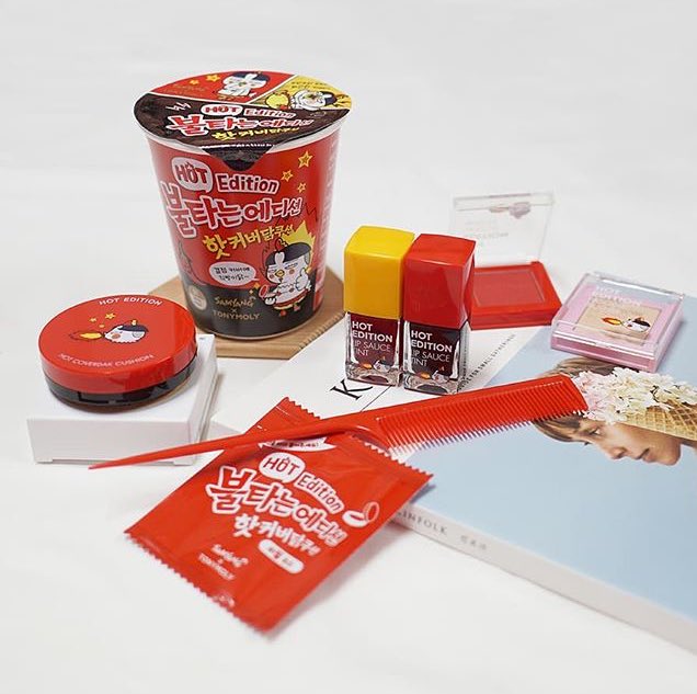 georgiehae's tweet photo. TONYMOLY มาม่าเผ็ดเกาหลี คือมาในซองมาม่า มาเป็นมาม่าคัพกันเลยทีเดียว สีเจ็บมากกก เผ็ช และแซ่บสุด #ไว้รีวิวห้ามขายของโว้ยย #จออัพเดท https://t.co/FQsKEAg6ap