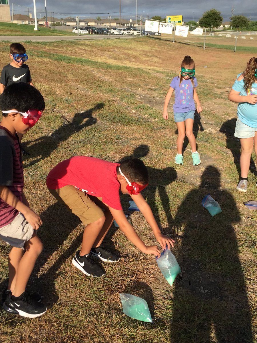 JolliffKathy's tweet photo. Putting the Scientific Method into practice!  #TobiasProud https://t.co/k0HsWWBsoA