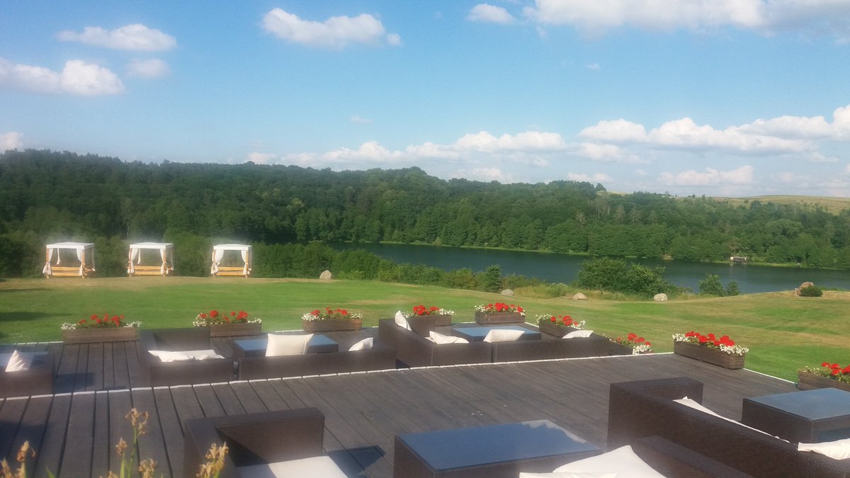 Gleboczek_Hotel's tweet photo. Skorzystaj z promocji i spędź ostatnie dni lata w Głęboczku!  Zarezerwuj pakiet Well Inclusive i zyskaj 15% rabatu. Oferta jest ważna  do 22 września br. 
 Sprawdź szczegóły - https://t.co/8VQSp1IGp2

 #głęboczek #hotelspa #spa #relaks #chillout #hotelnadjeziorem #countryside https://t.co/xTsSYU0Gm8
