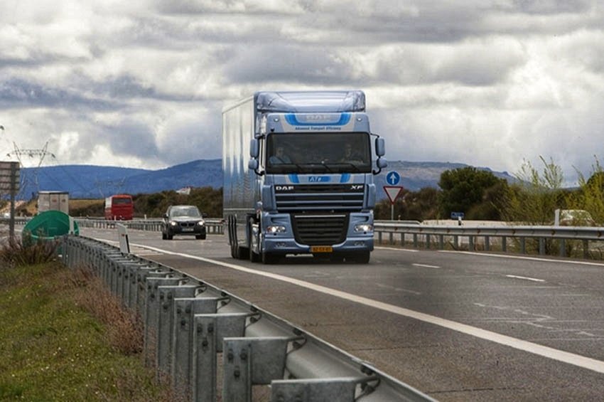 TransporteNews's tweet image. 🚛 @CetmTransporte y #Fegatramer consideran que las condiciones de trabajo abusivas, que los cargadores están imponiendo a las empresas de #transporte de mercancías por carretera, solo pueden conducir a poner a las mismas contra las cuerdas transporteprofesional.es/noticias-cetm/… vía @tteprof