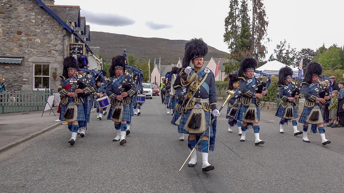 BraemarMedia's tweet photo. A wonderful sight as the #RAF Central Scotland Pipes &amp; Drums marched through #Braemar to the #braemargathering in #Scotland over the weekend #RAF100

@rafcenscot @brhsgathering @RAFBF @RoyalAirForce @Forces_TV @visitabdn @BigRabShow @tweets_scotland @DeeTour_ @VisitCairngrms https://t.co/YSM1xdHU0B