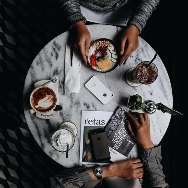 gotomalls's tweet photo. ✈ Oke, setelah tadi kita mampir ke Bali, sekarang kita beralih ke Surabaya yuk. Di sini ada coffee shop dengan tempat yang cozy &amp; instagramable banget loh! ✌🏻😆 Wah dimana aja? Ayo, kita langsung cari tau aja deh di 👉🏻 https://t.co/fWYcbm30pC 👈🏻 #GTMBlog #GoToMallsDotCom https://t.co/mlHIEl3GTc