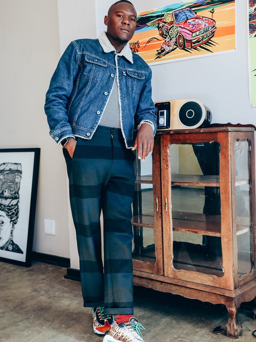 SiyaBeyile's tweet photo. Today on #TheThreadedExchange (@ThreadedXchange)  I will be talking to award winning illustrator Lazi Mathebula about his journey and also why he feels it's important to reverse poverty patterns 🤞🏽 Live at 2pm on @CliffCentralCom https://t.co/hDArSW8juU