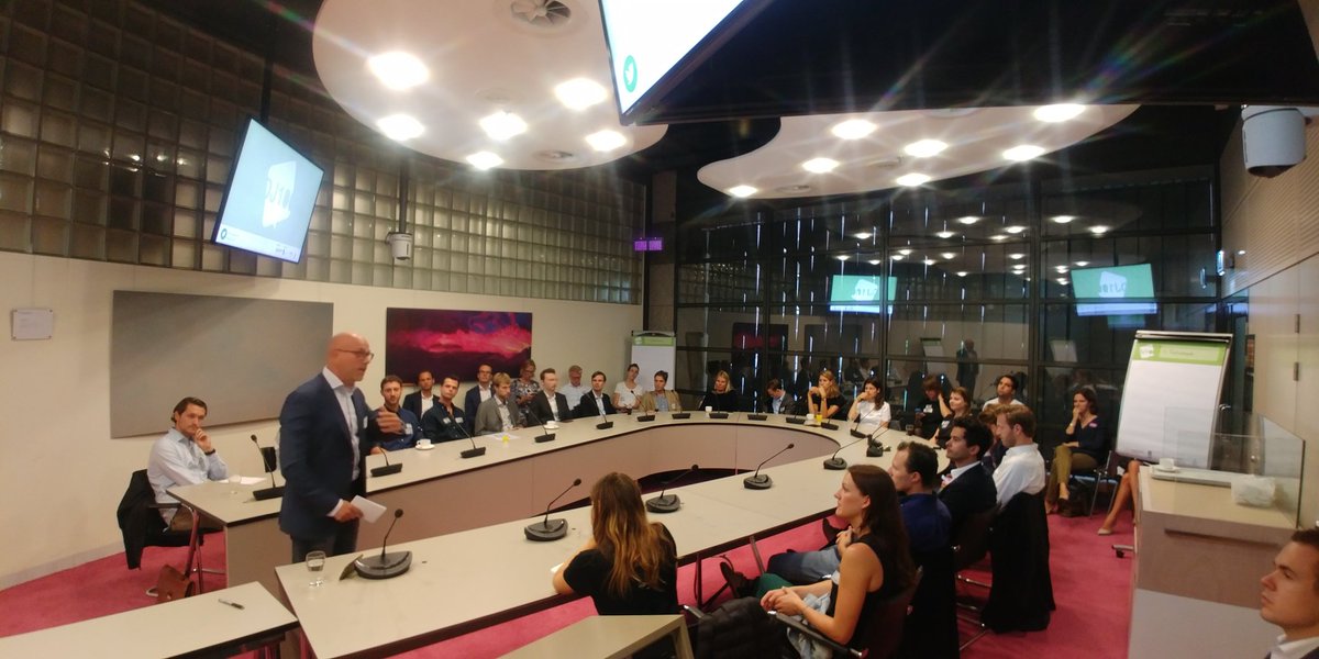 DJ100’ers delen vanochtend op #DuDi2018 hun toekomstvisies over #duurzamemobiliteit met vertegenwoordigers <a href="/Min_IenM/">Ministerie IenM</a>