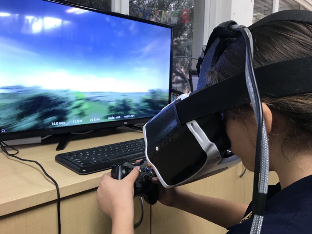martinezgeek's tweet photo. Such an awesome time for our girls of @StHildasDrones @StHildasJunior @StHildasQld learning how to fly racing #drones using #VR simulators #eSports #girlswhodrone #droneEd - awesome things in the pipeline! https://t.co/VloX4AQJlv
