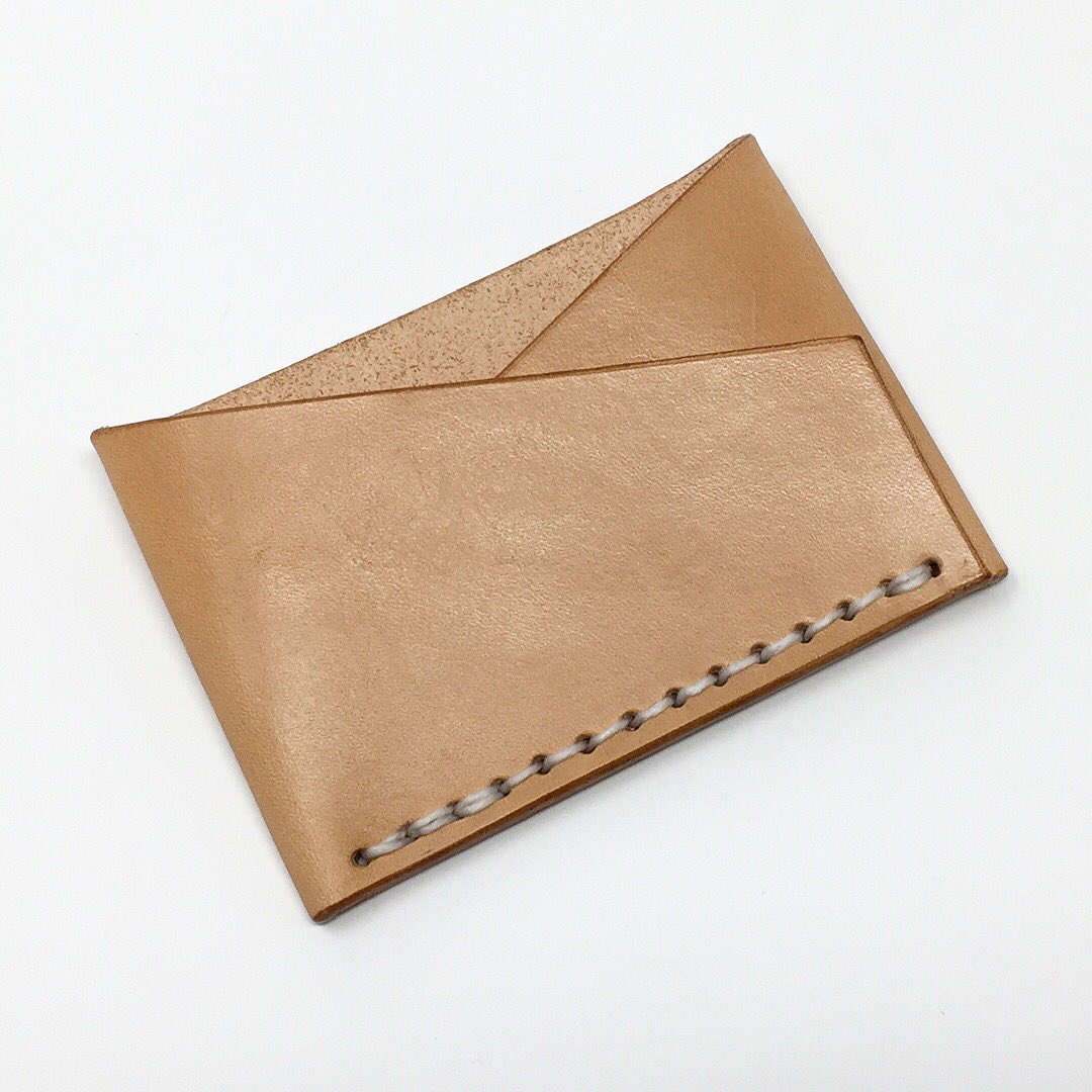 Leather_Thread's tweet photo. NR keeping simple AF 👌🏻. #leatherandthread #handmade #leather #wallet #cardholder #purse #belt #accessories #leathercraft #leathergoods #british #artisan #womensfashion #mensfashion #fashion #edc #gift #giftsforhim #giftsforher #giftideas https://t.co/uUerPX4cAN