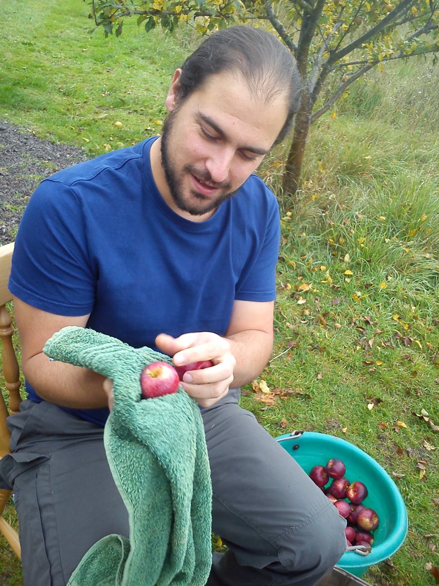 CamCropShare's tweet photo. We'll be apple picking and planting winter crops this sat on the farm! Plenty more dates mates in Sept to join in too, check it all out  https://t.co/zVHajtSezD https://t.co/EFfxUVKHAO