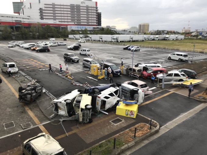 台風21号 大阪 住之江区一帯が大変な事に 数十台以上の車が横転やぺちゃんこ まとめダネ 台風21号 大阪 住之江区一帯が大変な事に 数十台以上の車が横転やぺちゃんこ まとめダネ