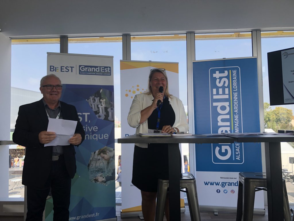 En direct de la <a href="/foiredechalons/">Foire de Châlons</a> pour recevoir le label @digifermes pour la ferme expérimentale des #Etablières deuxième ferme <a href="/ChambagriPdL/">Chambres agri PdL</a> labellisée avec #Derval
