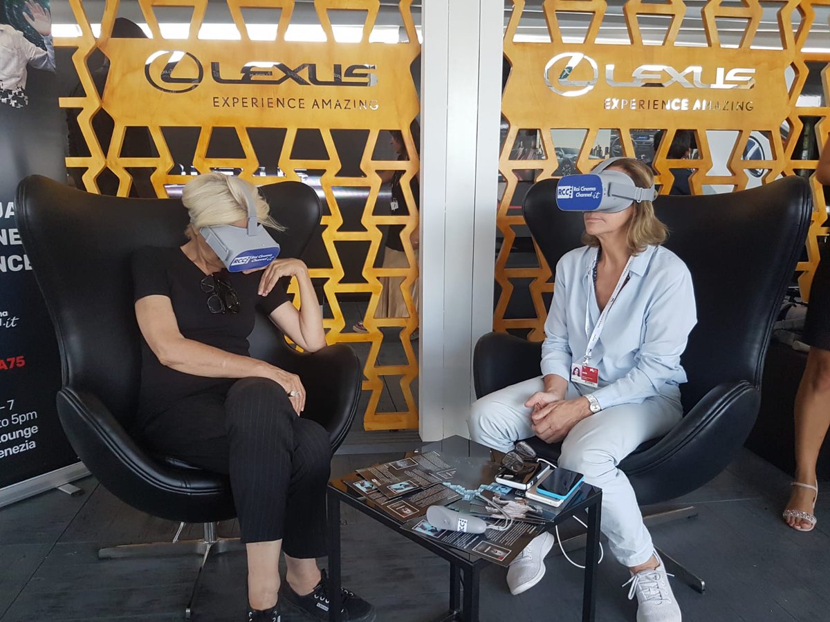 RaiCinema's tweet photo. Volti noti alla #LexusLounge del Lido di Venezia! 😎
@francescodaje e @valerioaprea​ sono venuti a trovarci per provare l’esperienza della #VirtualReality360!

#Venzia75 @Lexus_Italia @OneMore_Pic https://t.co/UxaQTdHcSj