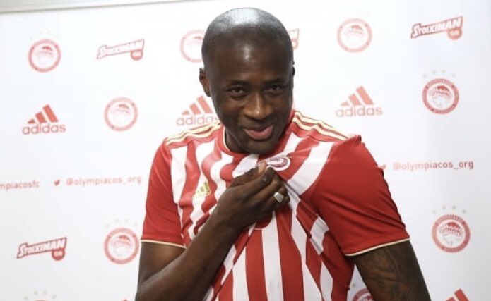 OlympiakosFr's tweet photo. C’est officiel le grand #YayaTouré portera le numéro 42 ! Nous sommes impatients de le revoir fouler les terrains avec ce beau maillot ! #Olympiakos #YayaIsBack https://t.co/L1vlOBoq8a