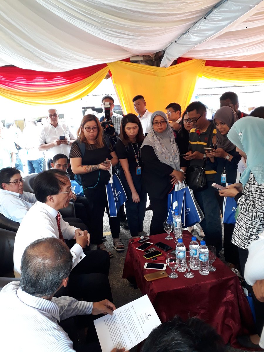 moworksmy's tweet photo. Sidang media bersama Menteri Kerja Raya YB Tuan @baru_bian di Majlis Pecah Tanah Menaiktaraf Jalan Balakong (FT3211) daerah Hulu Langat, Selangor  @HjAnuarTahir @JKRMalaysia @JKRHuluLangat @abdulrazak5559 @RoslanMdTaha @LLMrasmi @CIDBMALAYSIA1 https://t.co/7IDxJHKVh7