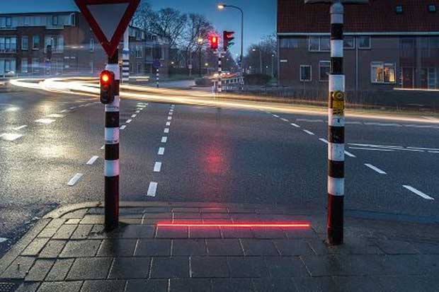 #Road signs need to be placed on the ground to guide “#zombie #pedestrians” glued to #phones. Top transport scientist <a href="/NewsfromTRL/">TRL</a> says re-designing infrastructure would have bigger impact in cutting pedestrian accidents than trying to change behaviour 
telegraph.co.uk/news/2018/09/0…