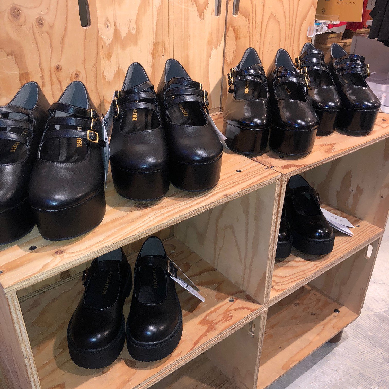 O Xrhsths Wego 札幌エリア Sto Twitter パセオ店 秋のおすすめ商品 9月になりました ということで秋靴お探しではないでしょうか かわいい秋靴入荷しました 厚底ストラップシューズ 2 990 税 3ホールシューズ 2 590 税 厚底3ホールシューズ 2 990 税