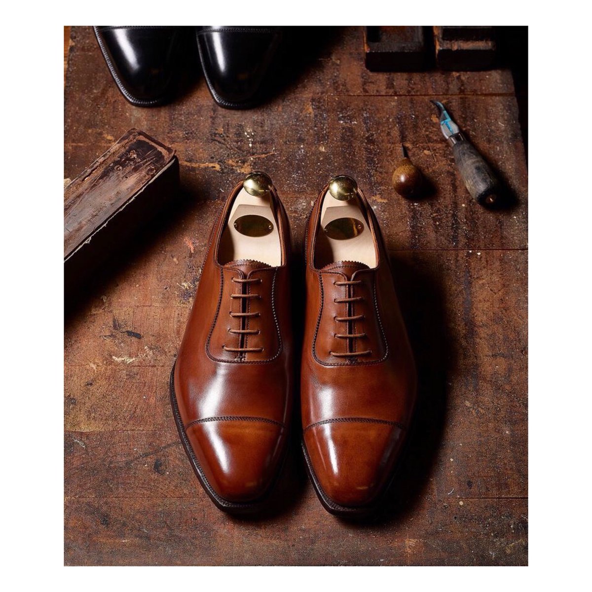 | C A P T O E |
#handmadeshoes #leathershoes #leatherbags #leatherwallet #leatherjacket #captoe #customise #design #colour #comfort #onthego #leatheraccessories #mrsmithindia #tassel #oxfordshoes #brogues #leathersmithindia
Dm or whatsapp on the number given in the bio.