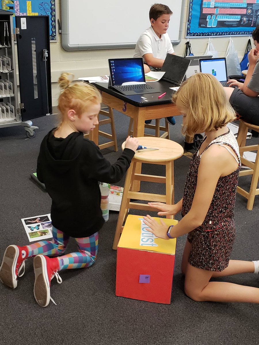 drhollym's tweet photo. #walkerlearns @TheWalkerSchool 5G scientists strengthen computer graphics skills while making kingdom cubes. https://t.co/Ejb8A5GuFl
