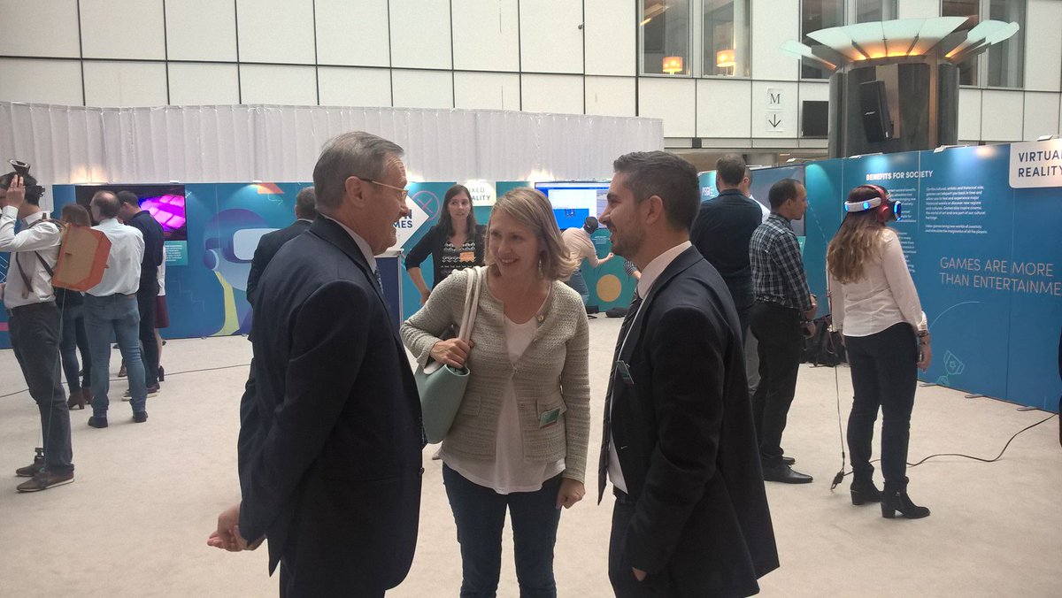 videogames_EU's tweet photo. @KennyRoy explains to MEP @luigi_morgano how #IHope supports children in their fight against cancer
Join us from now on at @Europarl_EN and learn how #videogames benefit society #GamesForce4Good #AESVI
→ https://t.co/nU8WHfwXdi https://t.co/pxLob04RQY