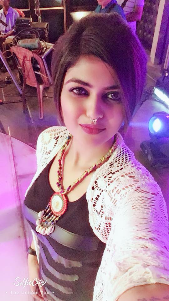 sayani06's tweet photo. ‘Mujhe gyaan na pilana,
Main hoon antaryami.
Tum hari gun gaao,
Main paidaisi haraami’😎😈😍
#BadAssTuesday!
#SatanModeOn🤟🏻
#PeaceOut.
#WrongNumber
#ItsRolling!😎 https://t.co/IVPP5LUJrh