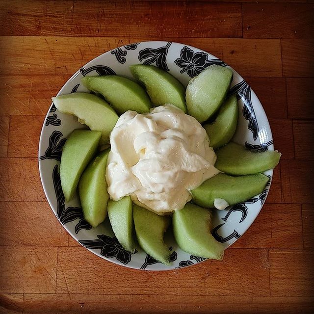cairamasor's tweet photo. Hoy desayunamos #HeladoCasero de #Piña🍍 con #Melon #Cantalupo🍈 😍😍😋😋 #RicoRico #SinAzucar #DesayunoSaludable #HeladoHealthy #FrutaFresca #HeladoNatural #HealthyIceCream #RealFood #InstaFood #HealthyFood #FrutaLovers #Fruit #Pineapple #PineappleIce… https://t.co/ZtQN0i1ty3 https://t.co/3xGTiEHOLe