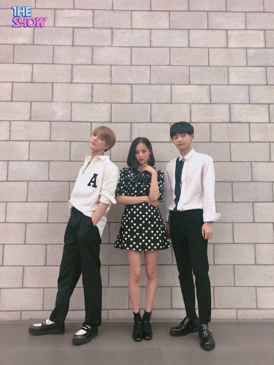 theshow_offcl's tweet photo. 가을🍂의 시작도 잘생긴 울 3MC와 함께하세요^_^ 이거시 가을영화 포스터🍁 더쇼는 드디어 숨을 쉽니닷,, 잠시 후 6시 30분 더쇼 플레이~! #더쇼 #젠쇼 #옌쇼 #꾹쇼 #3MC @LONGGUOofficial @NCTsmtown @CUBECLC https://t.co/Hdln3c4TSD