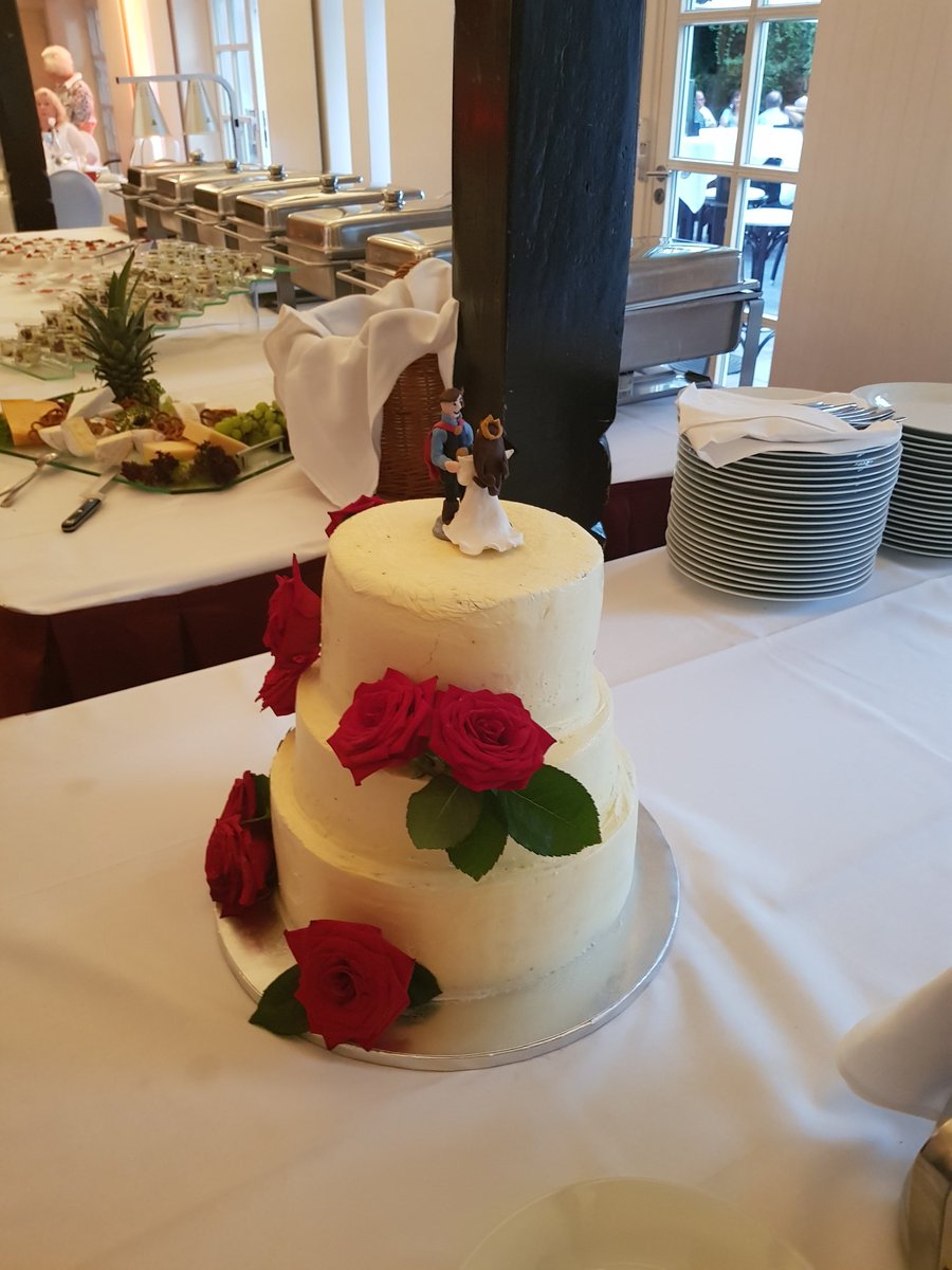 CraftsRingtail's tweet image. Last month I went to a wedding in Germany for one of my best friends. She asked me to make a personalised Disney princess cake topper and look! Really pleased with how it turned out ❤🇩🇪 #polymerclay #weddingcake #handmade