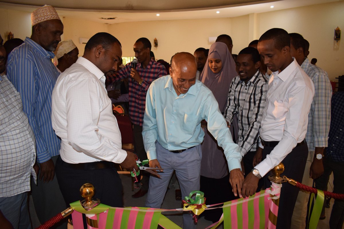 GraciousDeo's tweet photo. County Government Secretary of Garissa handing over apprenticeship equipment to tailors and beauty therapist to facilitate youth training. Over 500 youth will benefit from the latest support by Aga Khan Foundation with funding from European Union #GarissaYouth https://t.co/Iwt8Boqb56
