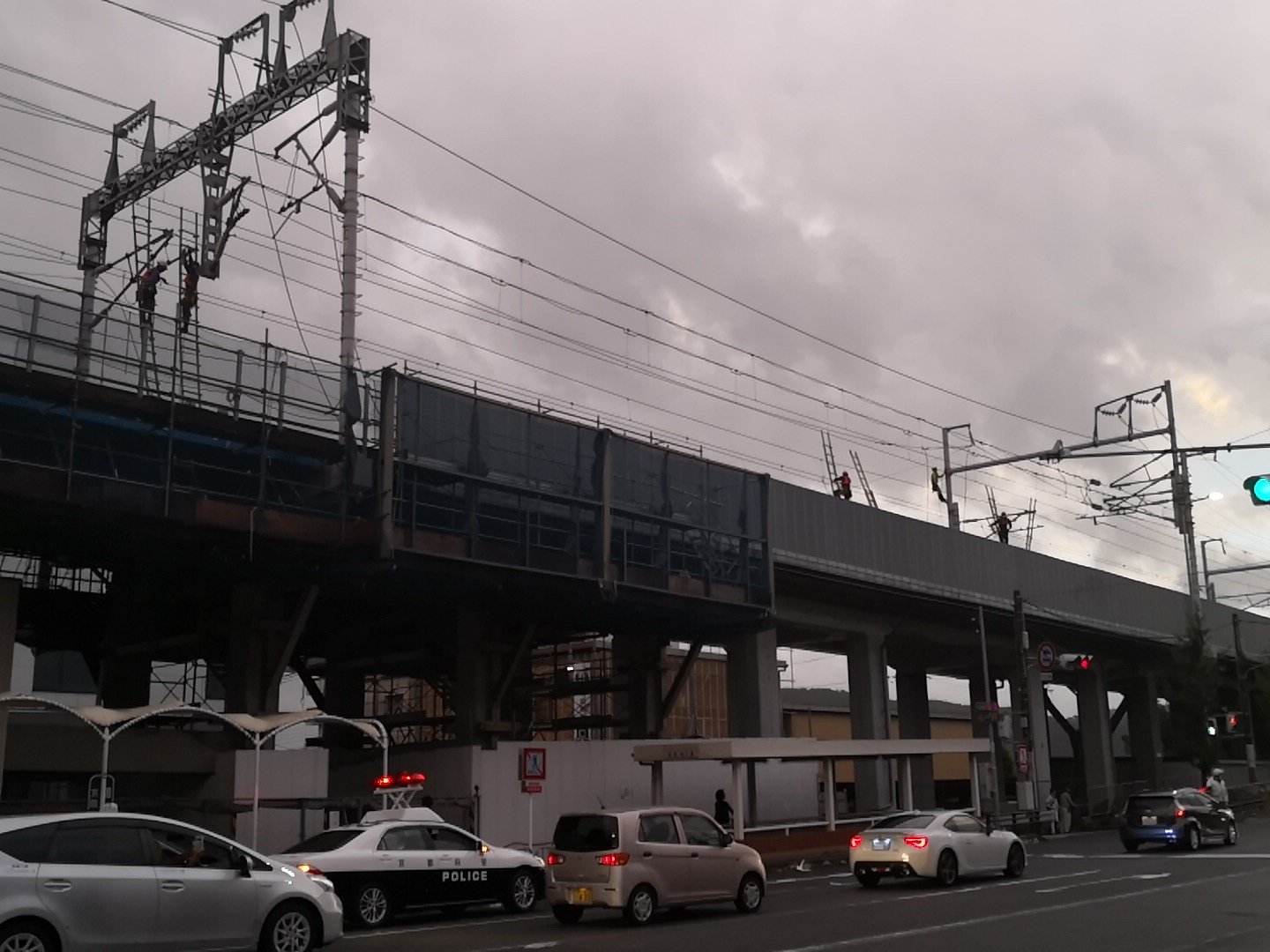 画像 東海道新幹線 京都ー米原間の架線切断現場復旧作業中 がんばれ作業員さん 台風 T Co Vehzm0ljxs まとめダネ