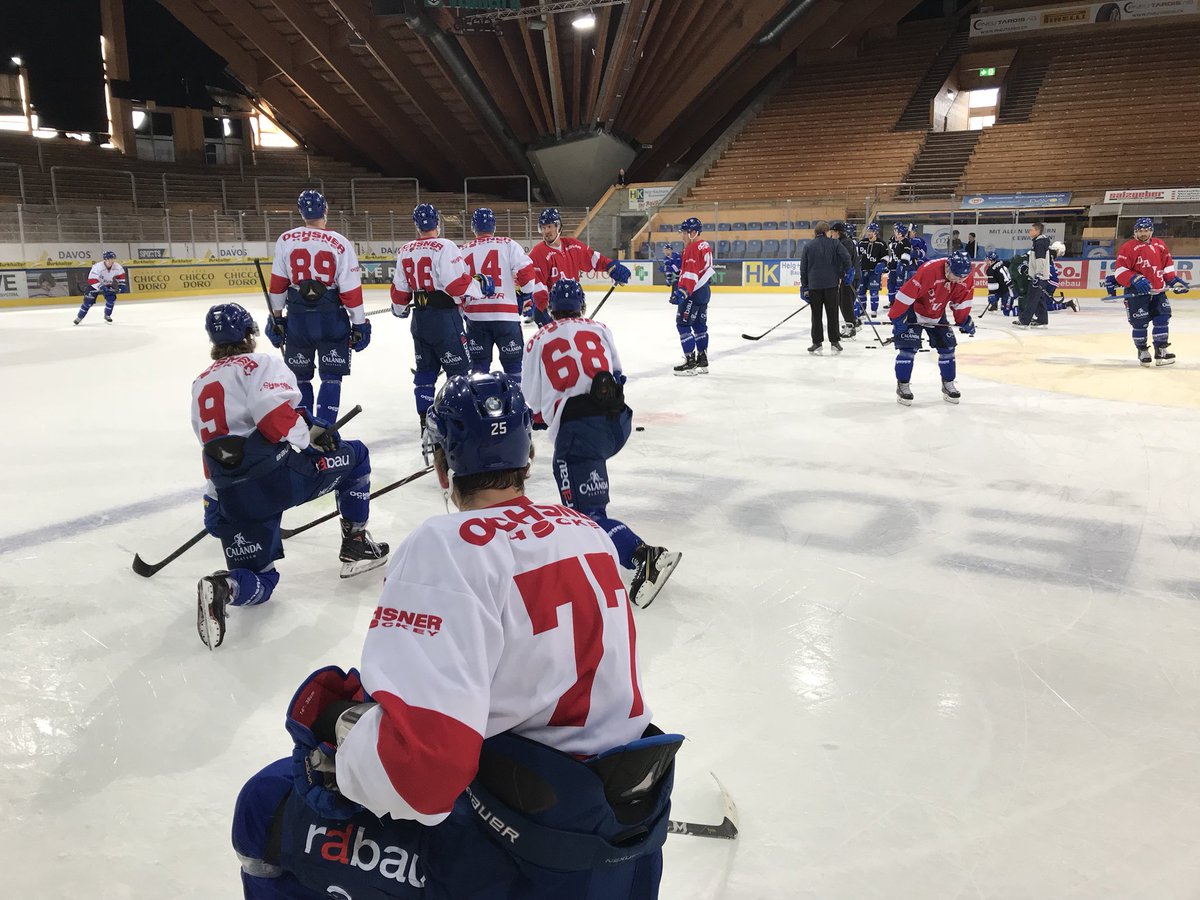 HCD_offiziell's tweet photo. Fullhouse! Seit gestern sind alle (!) Spieler im Mannschaftstraining. #holzanfassen #mythosHCD https://t.co/OxeybNCSpR