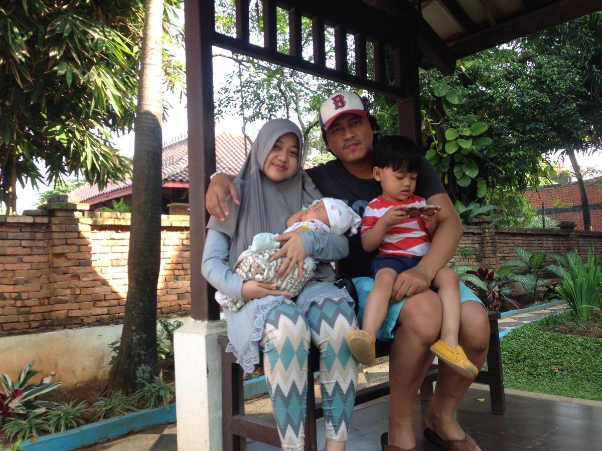 herman_refresh's tweet photo. KELUARGA SAMPAI KE SYURGA... https://t.co/tsX8A2Ye8P