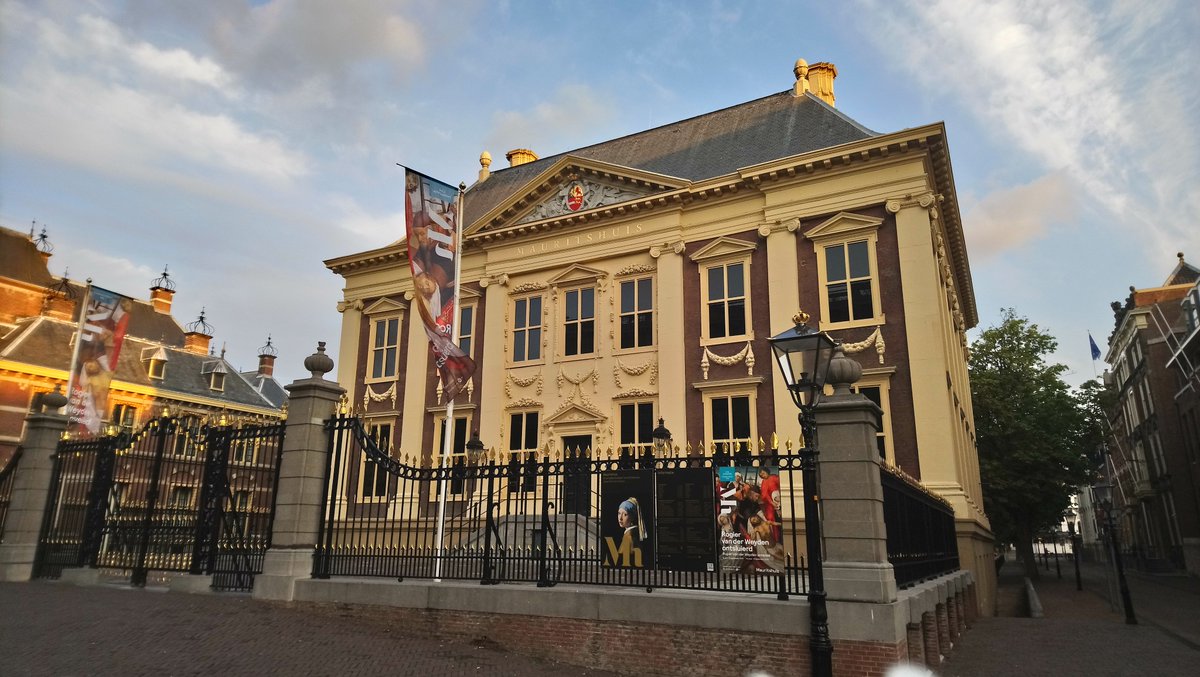 solidaridad_nl's tweet photo. Onze #modebewust campagne krijgt een vervolg! In de aanloop naar #Prinsjesdag organiseert Solidaridad op dinsdag 11 september het Hoedjesruil-event voor vrouwelijke Kamerleden in het @mauritshuis in Den Haag! Interesse om erbij te zijn? Meld je aan via: https://t.co/XZDdyA5nzq https://t.co/jJIutgWZhp