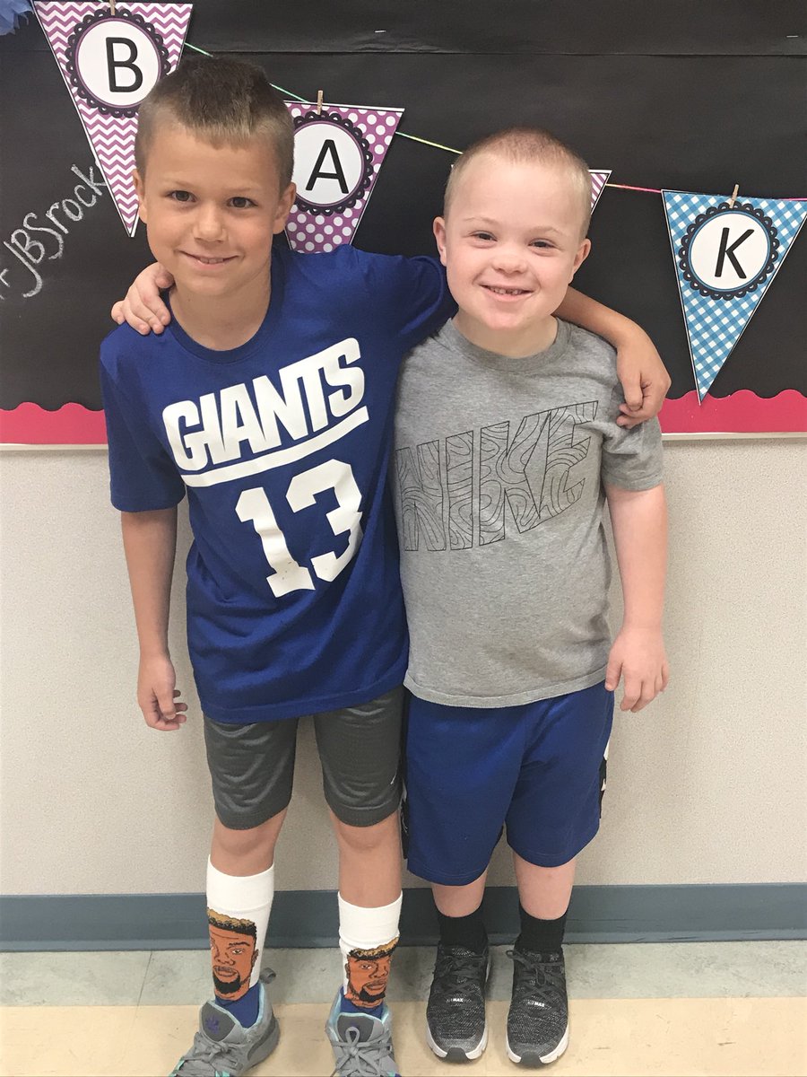 ROAR buck Tweet with the best JBS brothers #jbsrocks <a href="/MrsLeininger3/">Christi Leininger</a> <a href="/MrsFrakes_JBS/">Allison Frakes</a>