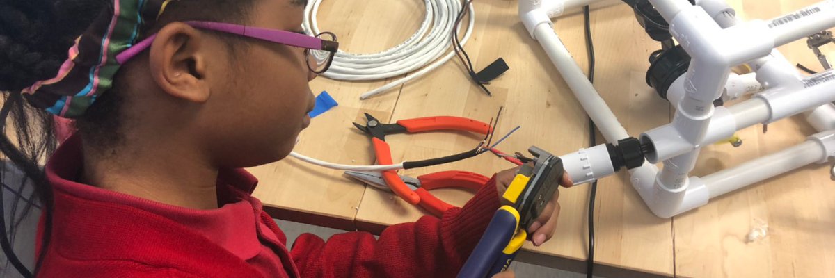 stemnasium's tweet image. Just this image is powerful. We become what we see. She is creating a new reality for girls, black girls, black boys, children. But our goal isn&apos;t to fill a stat, but to develop a passion for this work so that she--and others--choose the path themselves. #HolisticTeaching #STEM