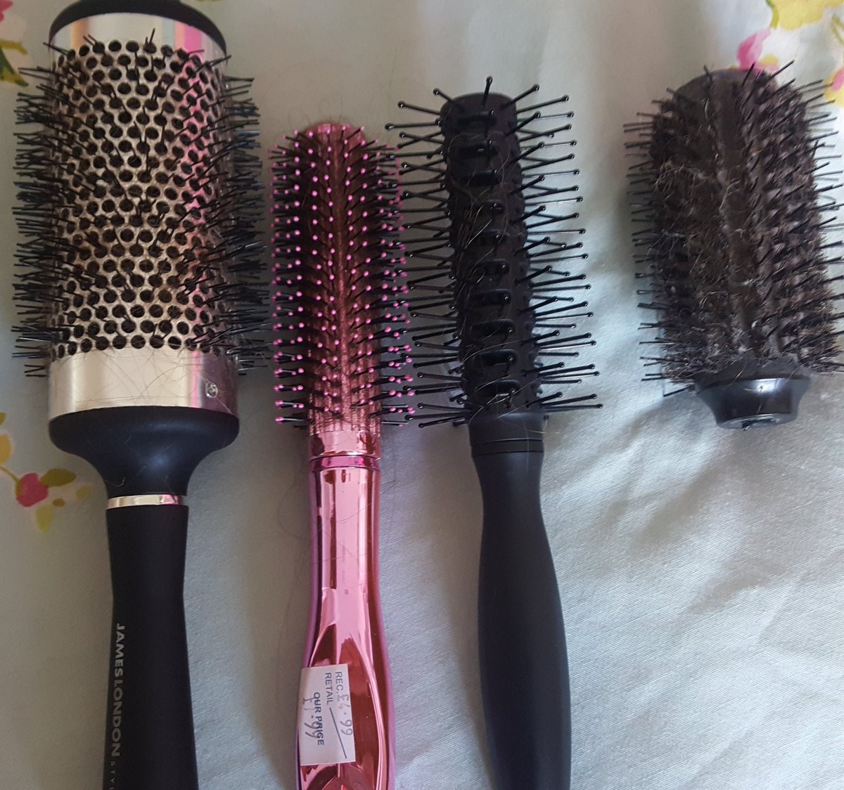 suzydragonheart's tweet photo. All I want is a hairbrush that does what my old faithful does (end one on the right #casualty #brokenhandle #decenthairbrush) why don't any shops sell any !!! 3 brushes later and my hair still looks like ๐ฉ don't want to have to order online just for a brush!!๐ https://t.co/0RHs6ngP9j