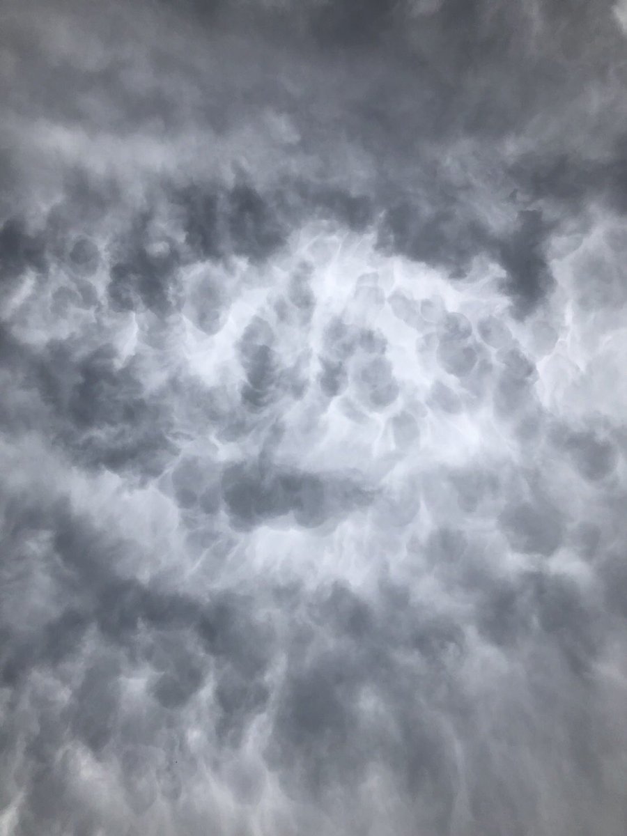 台風だから？空が何か変😵