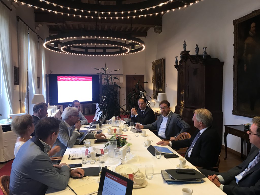 Jo-Annes de Bat on Twitter: "Najaarsconferentie met de collega’s, hoe