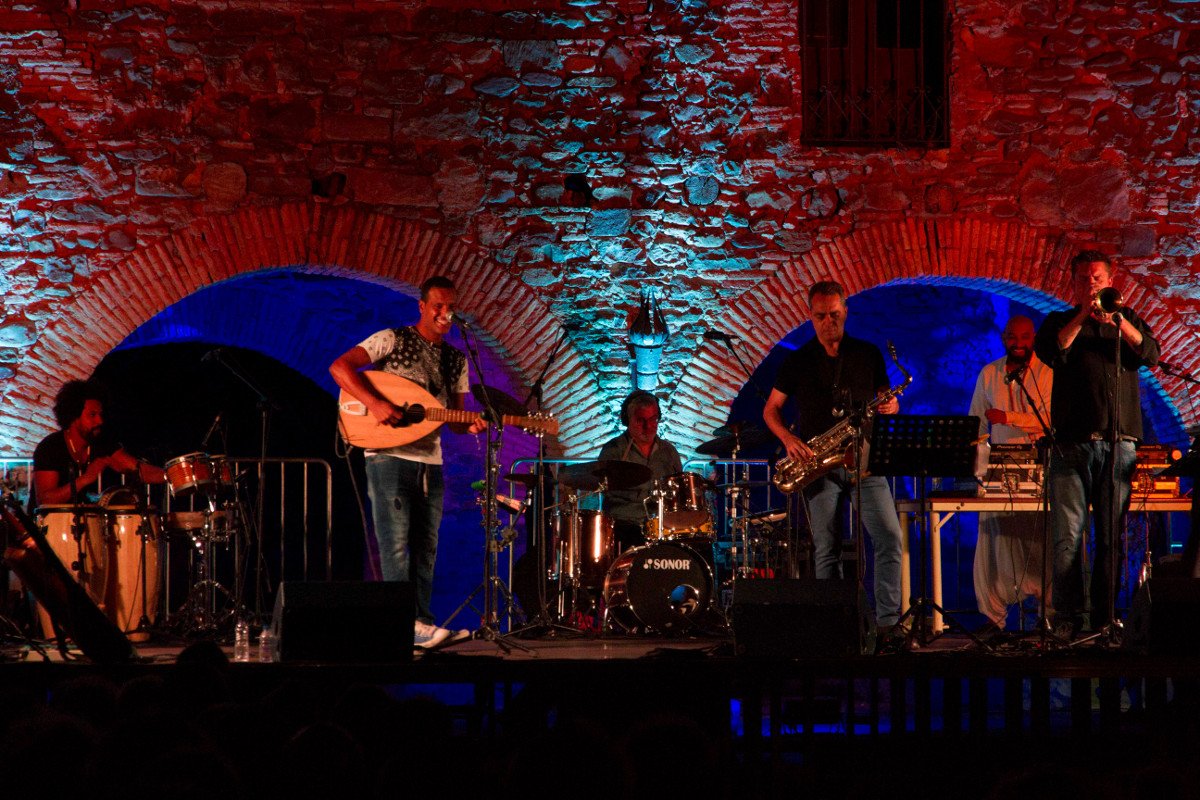 Escucha/Descarga #DécimaTemporada <a href="/TheKleejossBand/">The Kleejoss Band</a> #SweetKleejossFestival <a href="/UltimaExp/">Última Experiencia</a> <a href="/xtragos/">Xtragos</a> <a href="/Amoricaoficial/">Amòrica</a> <a href="/Tako_Ejea/">Tako</a> <a href="/Didirri/">Didirri</a> #CasawasqaXXI <a href="/festivalcamino/">Festival Camino Santiago</a> #PerroNegro <a href="/vetustamorla/">vetusta morla</a> 
aragonradio.es/podcast/emisio…