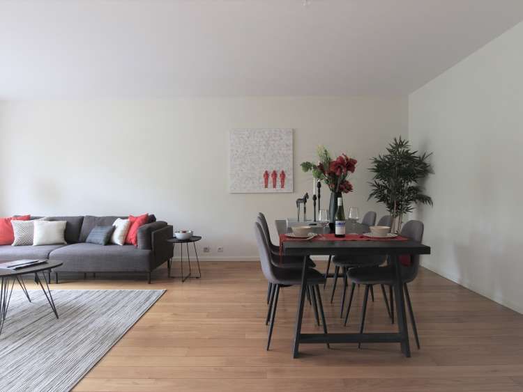 StyleAtHomeBe's tweet photo. Indien je een appartement wilt verhuren of verkopen, is het veel aantrekkelijker met een optimale professionele inrichting. Deze flatn lijkt out-dated, doch met knappe meubels en leuke decoratie oogt het toch heel trendy en hedendaags. Vind je niet? https://t.co/l7LgYpITug https://t.co/fZqvgbsySJ