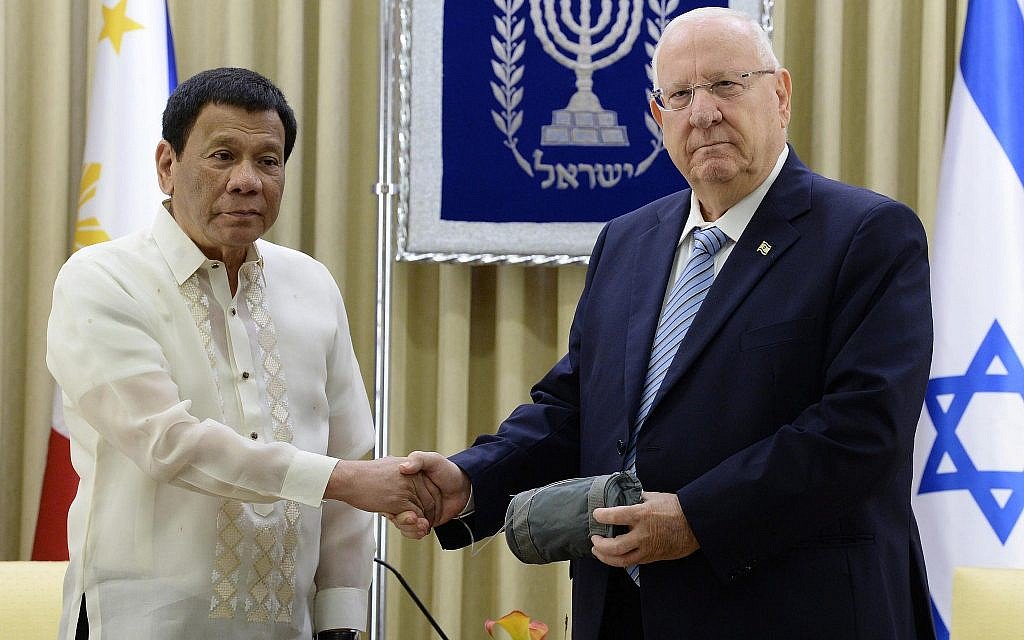 رئيس الفلبين: أوعزت للجيش بشراء السلاح من إسرائيل DmPcRRwU8AAXYuF