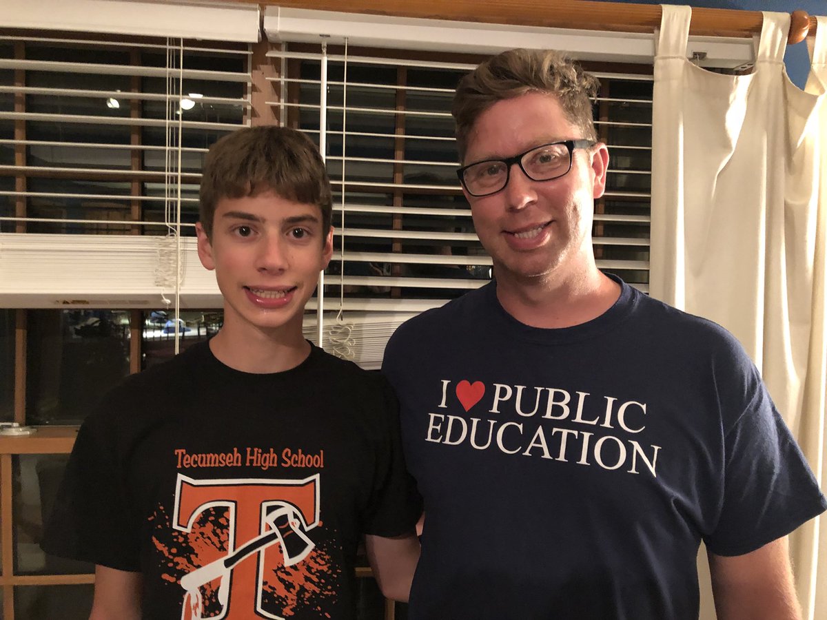 ManuszakEdward's tweet photo. Happy 1st day of school @TecumsehHigh @NoahsNaturals and @vikings_dundee and 6th day of school @LoyolaChicago @coolhandluke_18 #LovePublicEducation #LeadersMatter @DES_Vikings #rowlikevikings #OnwardLU @Corey_SLP @MASALeads @AASAHQ @MEMSPA #DESFirstDay https://t.co/dBxboDdC7m