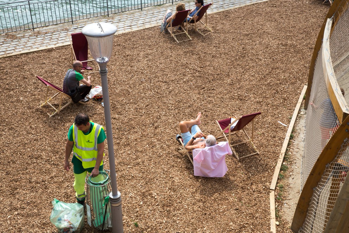 Anne_Hidalgo's tweet image. + de 300.000 visiteurs en 2 mois ! Merci aux agents de la #propreté de la Ville de @Paris d'avoir contribué au quotidien au succès historique de l'édition 2018 de #ParisPlages !
Ensemble #RendonsParisPropre