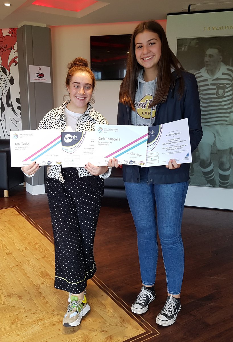 It was my pleasure to present #Hi5 and #YOYP2018 certificates to these young leaders. Over 70 young people from @BtG_Glasgow achieved accreditation as part of their #CB4C work! Well Done to All! 😀👏 <a href="/YouthScotland/">Youth Scotland</a> <a href="/CashBackScot/">CashBack4Communities</a>